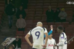 德比慘??！熱刺球員賽后謝場，可是客隊球迷已寥寥無幾