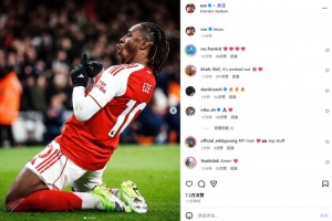 北倫敦德比首秀上演帽子戲法！埃澤社媒曬滑跪慶祝照：天哪！