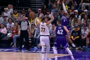 ??無敵視野！東契奇不看人腦后拋傳助攻斯瑪特三分命中