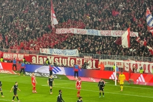 被拜仁球迷打橫幅侮辱母親！慕尼黑1860主席：不會(huì)上訴但這太過分