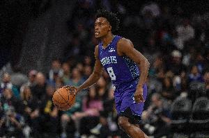 搶分高手！塞克斯頓突破多人防守上反籃打成2+1 黃蜂一波10-0