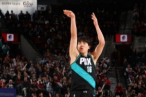 楊瀚森8+4+3+1帽！美球迷：很有創(chuàng)造力！再靈活點(diǎn)就更厲害了