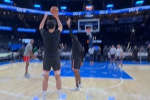 外線手感不錯！楊瀚森賽前熱身 弧頂三分4次出手全部精準(zhǔn)入筐