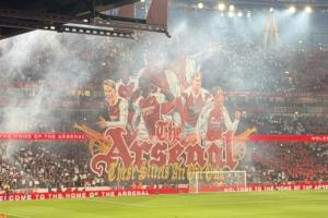 頗具排面！阿森納展示巨型tifo：這條街屬于我們
