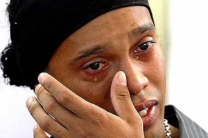 小羅紀(jì)錄片談?dòng)绊懭松膬杉拢涸诎屠绫徊?、母親離世