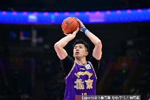 兩雙到手！鄒雨宸17分鐘9中6貢獻17分11板 其中9前場板