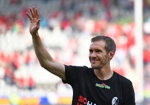 同樣雙殺西甲球隊晉級歐戰(zhàn)半決賽！弗賴堡主帥：拜仁是德甲的標桿