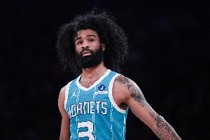 雙鐵合璧！科比·懷特和格威上半場(chǎng)合計(jì)6中0 兩人共得到3分