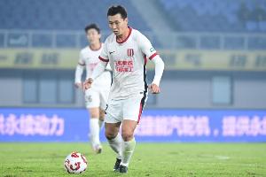 李揚(yáng)在蓉城1-0三鎮(zhèn)的比賽首發(fā)出戰(zhàn)，迎生涯第100場中國頂級聯(lián)賽