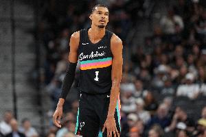 斯普利特：僅靠一對(duì)一防不住文班亞馬 需要全隊(duì)保持協(xié)防