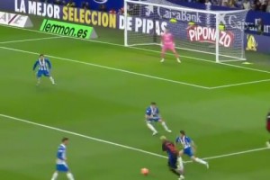 再下一城！玻利維亞后衛(wèi)解圍不及，曹圭成捅射破門(mén)