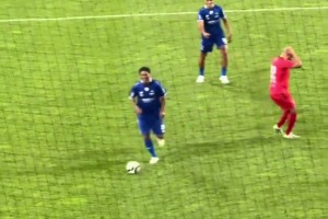 鄧弗里斯：我叫不高興，這視頻都不愿意錄，還想讓我唱歌給你們聽