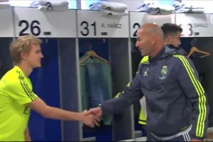 當齊祖成為主帥首次進入皇馬更衣室，球員們都是滿臉敬畏