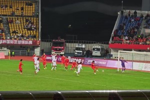 ??球迷現(xiàn)場(chǎng)目睹汪士欽離譜失誤：WC這什么?。? >
                                        </div>
                                    </div>
                                                                        <div   id=