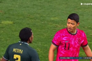 馬寧：在我的場子別鬧事！黃喜燦和對手發(fā)生摩擦，馬寧吹哨制止