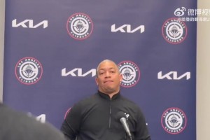 明年狀元熱門！卡梅隆-布澤爾展現(xiàn)天賦，來了一個搶斷后暴扣！