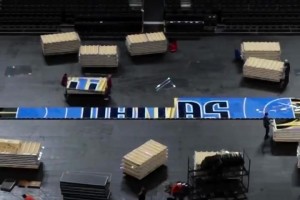 偏暗？獨(dú)行俠NBA杯專屬地板來(lái)了 吧友們覺(jué)得怎么樣？