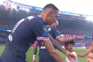 再看依舊震撼！德容：我永遠(yuǎn)忘不了梅西在我眼前的那個(gè)傳球！