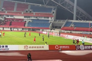 現(xiàn)場(chǎng)球迷實(shí)拍拜合拉木腳后跟破門：黑子們?cè)谀睦铮? >
                                        </div>
                                    </div>
                                                                        <div   id=