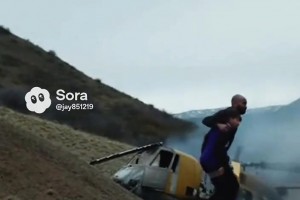 太嚇人了！NCAA驚現(xiàn)一球員扣完籃之后落地直接劈叉，扯到蛋了