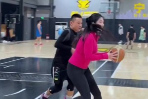 身材越來越棒了！野球場肘姐：天氣降溫了 可我依舊火熱??