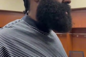 眼神都沒光了！哈登采訪無奈搖頭：現(xiàn)在缺兵少將 誰能上就上吧