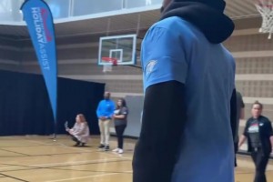 ??太慘了！快船過(guò)去10場(chǎng)只贏了1場(chǎng)，美媒：為快船球迷祈禱~！